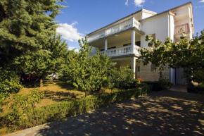 Отель Milka Apartments  Ньивице